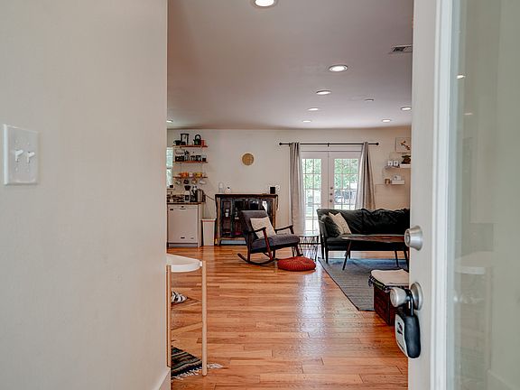 5th image of 4903 York Hill Dr