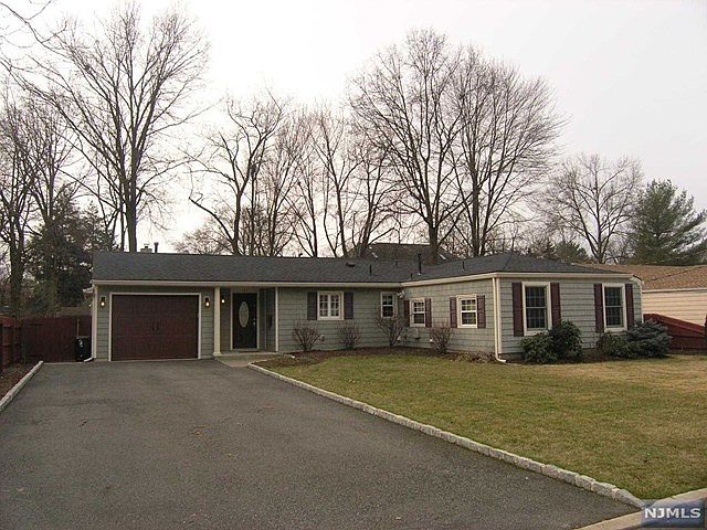 1st image of 123 Sanford Ave
