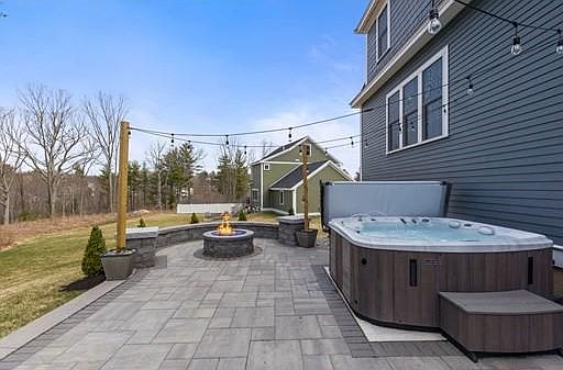 2nd image of 5 Locke Hill Ln