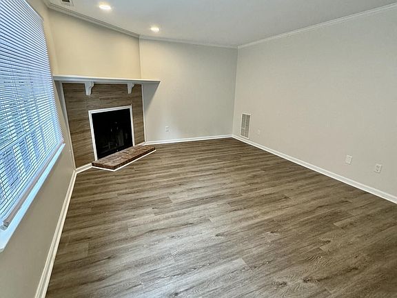 2nd image of 101 Laura Ln APT C6