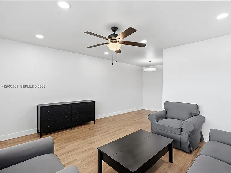 230 SW 11th Ave #8 — Photo 7