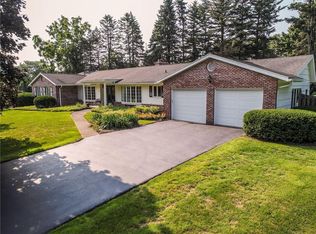 5 Framingham Ln, Pittsford, NY 14534