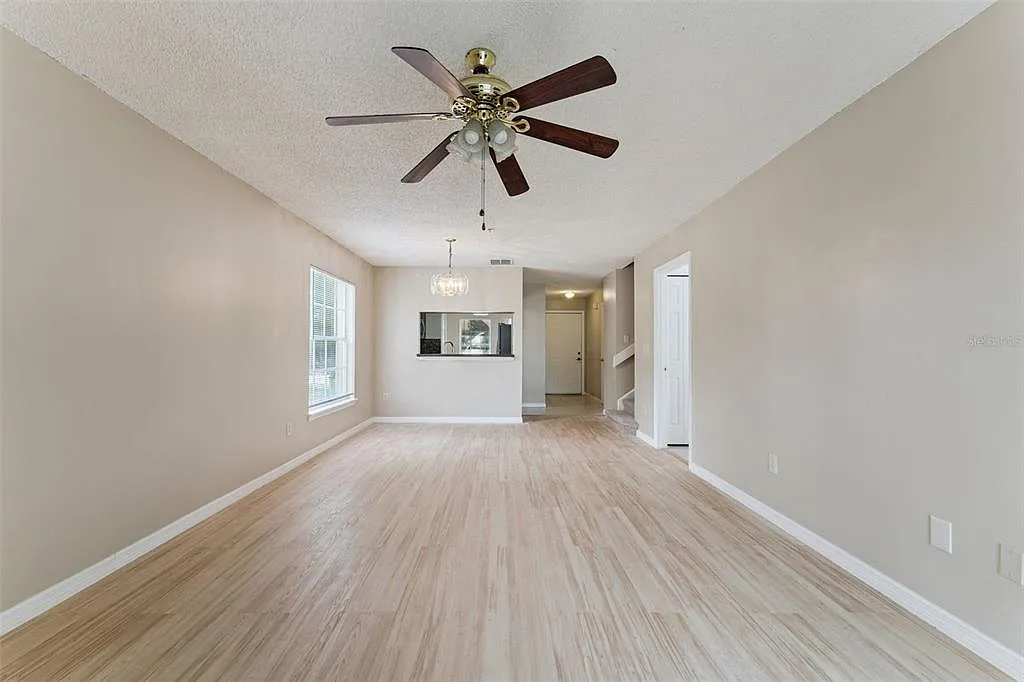 3 bed, 2.0 bath, 1523 sqft, $1,900 — Photo 3