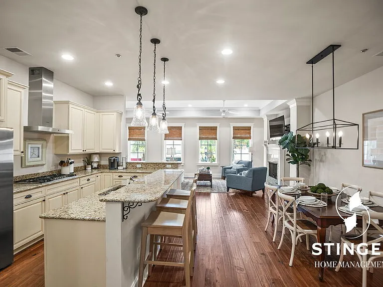 700 Bay St #207 — Photo 6