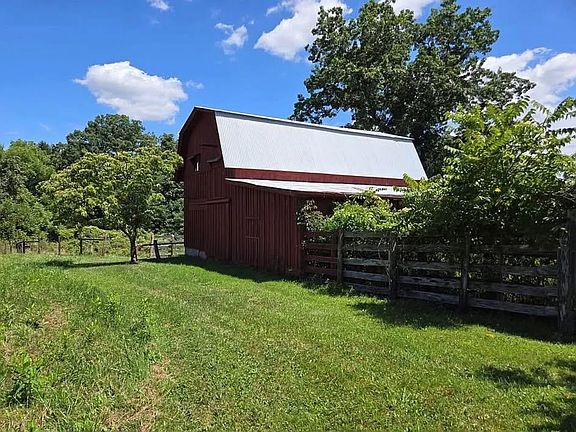 2nd image of 1062 Dry Rd