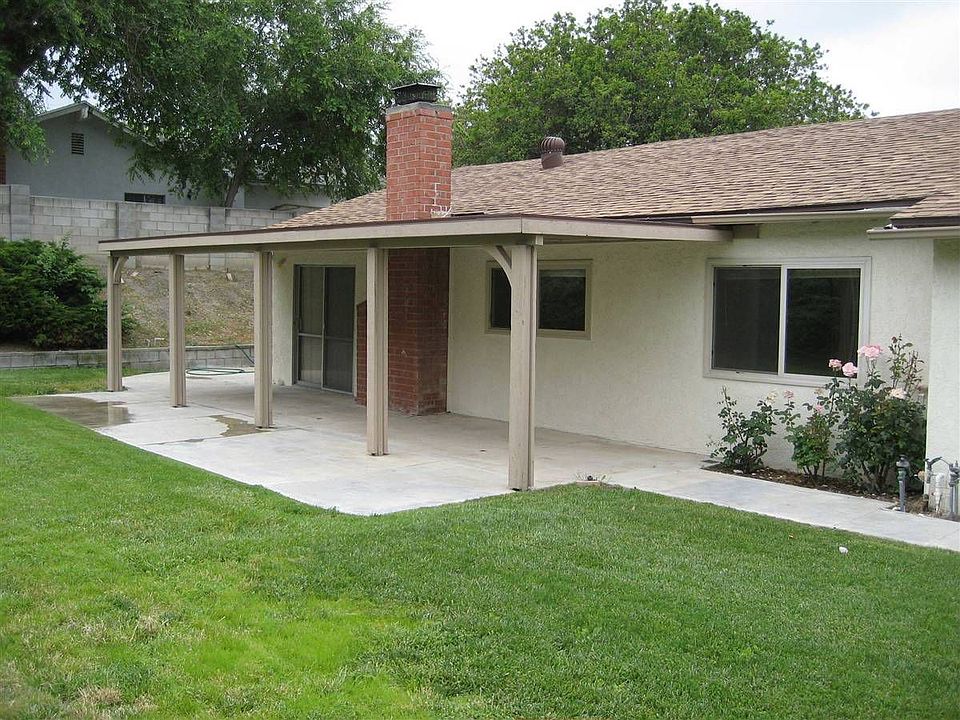 2nd image of 2568 Scott Pl