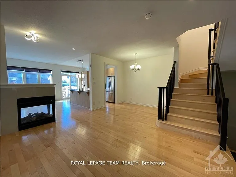 1189 Tischart Cres — Photo 7