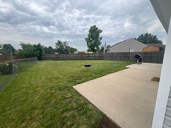 4th image of 825 Stanford Ct