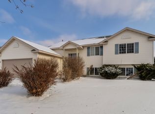 2047 Pheasant Run St, Shakopee, MN 55379