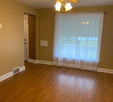 5th image of 216 Parkgate Ave