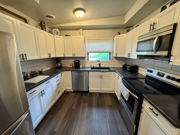 2605 Cedar St, Davenport, IA 52804