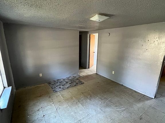 2nd image of 2967 Hattie St