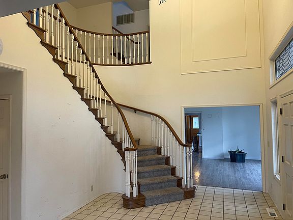 5th image of 800 Sunny Glen Way