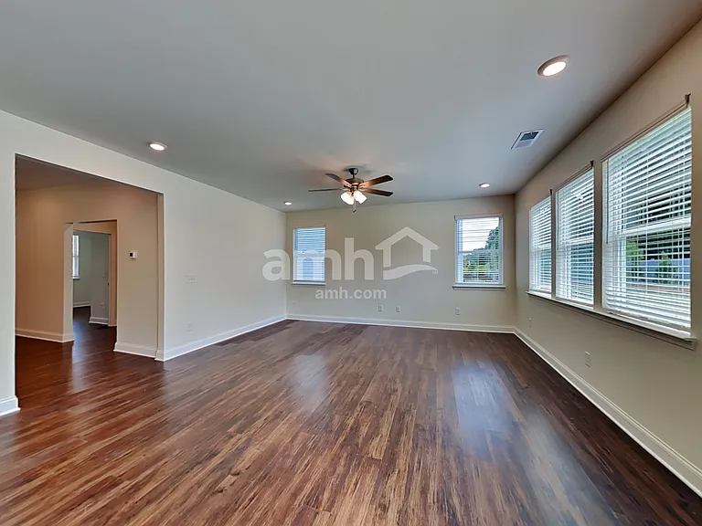 769 Carnaby Ln — Photo 8
