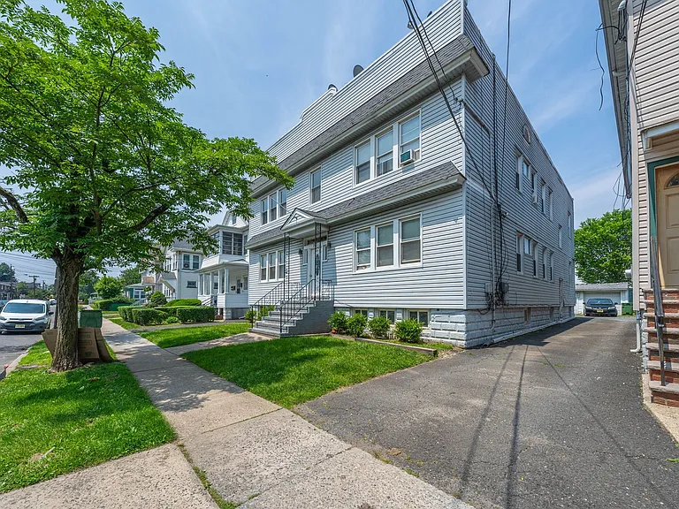 210 W Price St — Photo 15