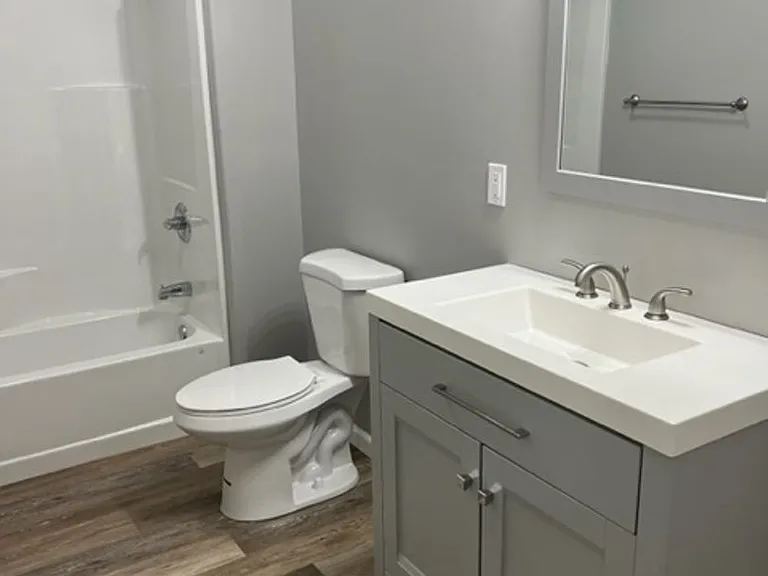 808 N Elm St — Photo 6