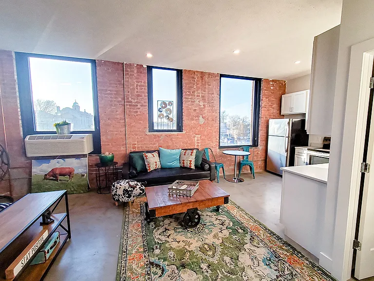 Dahlman Flats — Photo 39