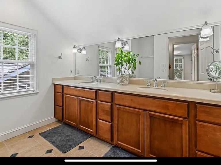 205 Lindbergh Dr NE — Photo 17