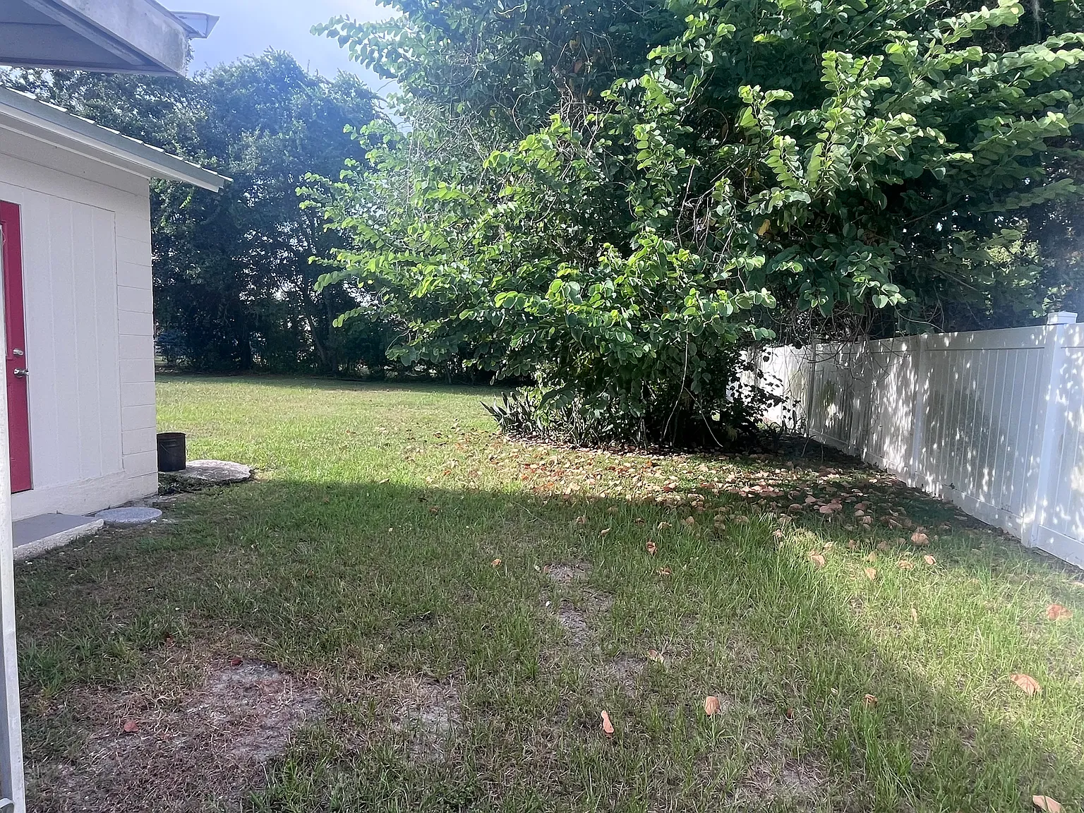 828 Lakehurst St — Photo 4