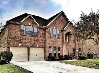 3010 Eagle Lake Dr, Pearland, TX 77581