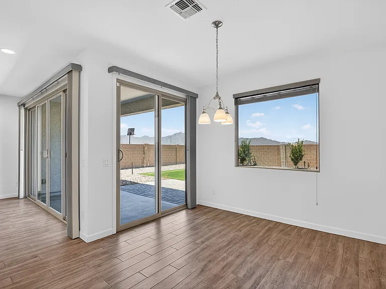 10526 S 56th Ln — Photo 13