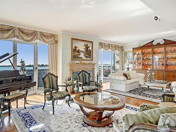 4th image of 988 Blvd Of The Arts APT 1909