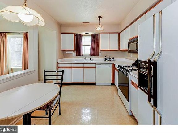5th image of 506 Barbados Dr