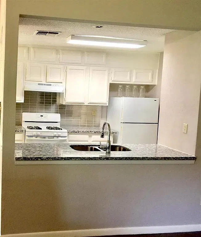 2 bed, 2.0 bath, 1178 sqft, $1,925 — Photo 2