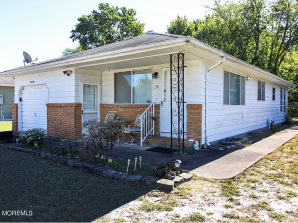 35 Barbuda Street, Toms River, NJ 08757