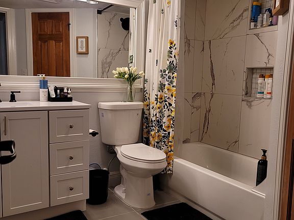 5th image of 385 Woodside Dr Unit 103