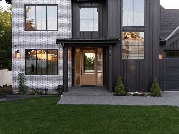 2nd image of 2151 Bayview Avenue
