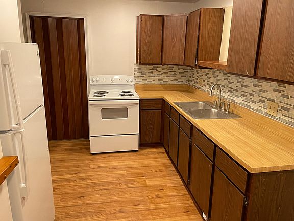 4th image of 132 W Washington St #1