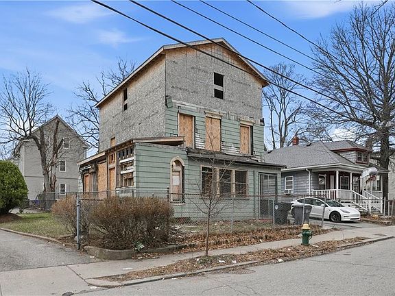 3rd image of 102 Superior St
