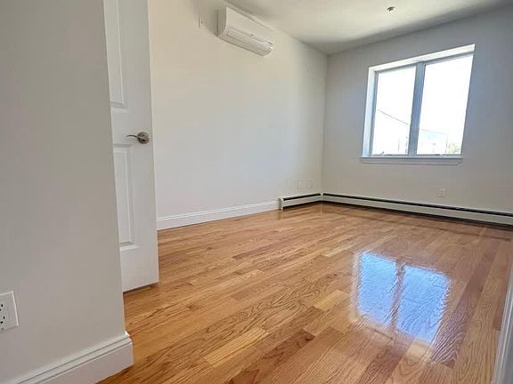 5th image of 122 Bay 22 St #3