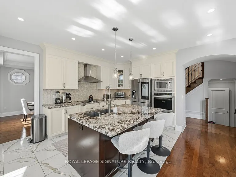 9 William Bowes Blvd — Photo 3