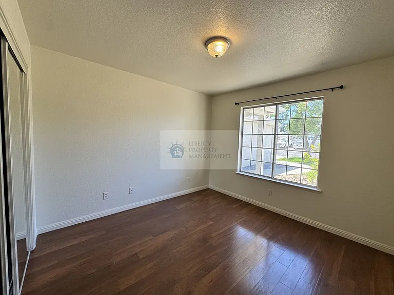 135 Decatur Ave — Photo 8