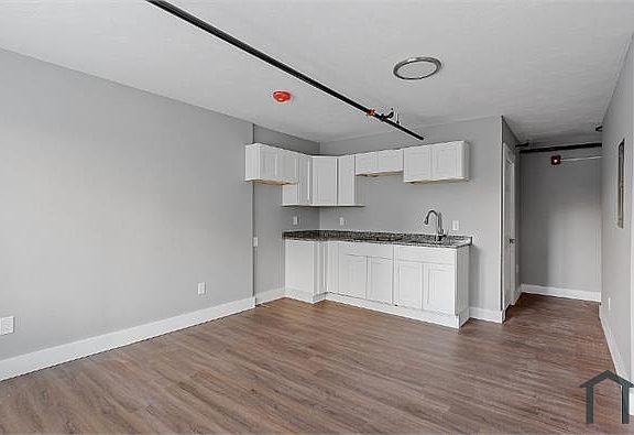 3rd image of 10306 Shaker Blvd