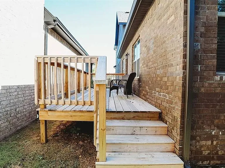 1804 SW Riverstone Rd — Photo 14