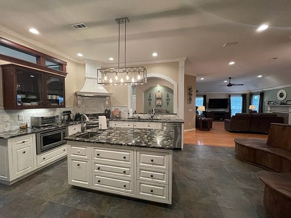 5th image of 11879 Red Oak Dr