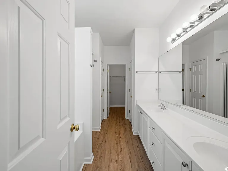 409 Oxner Ct — Photo 16