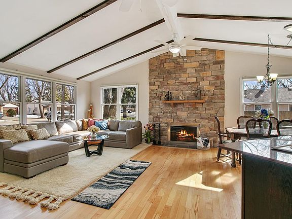 3rd image of 30434 N East End Ave