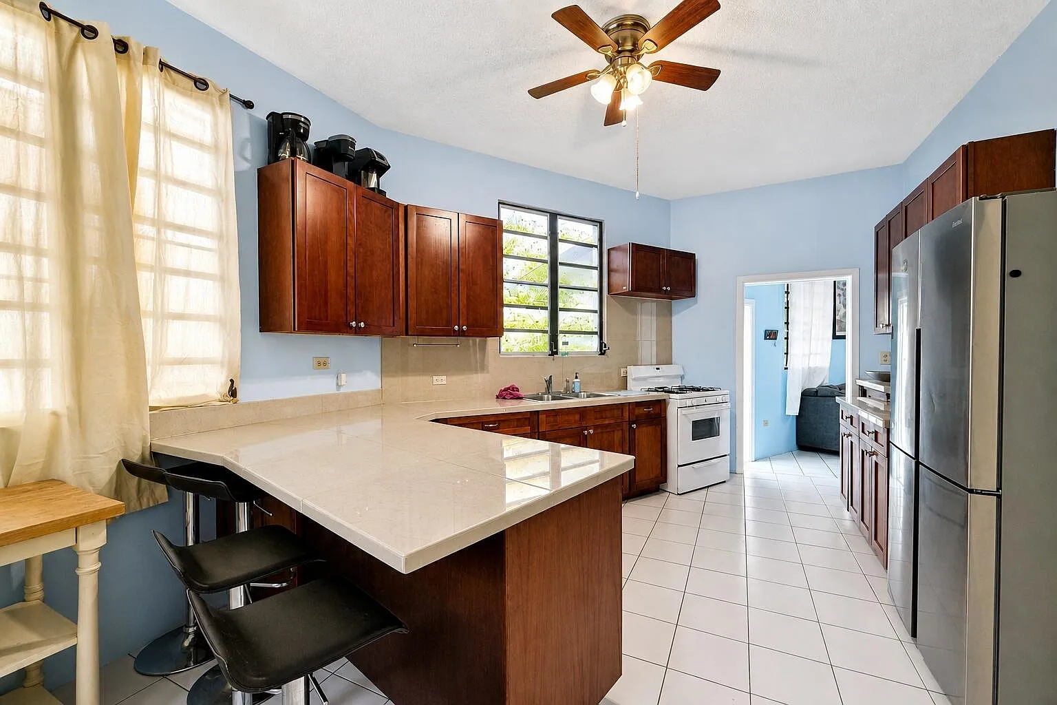 2 bed, $3,000 — Photo 4