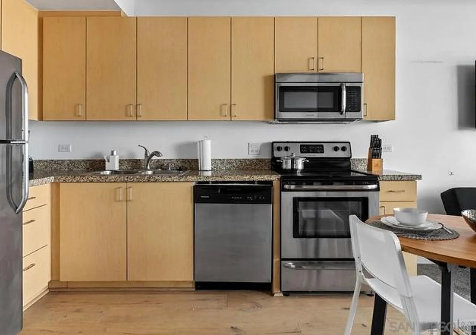 Stylish East Village Studio | Rooftop Amenities | Flexible Lease Options — Photo 3