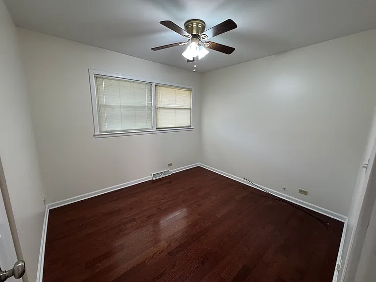 860 Madelyn Dr — Photo 11