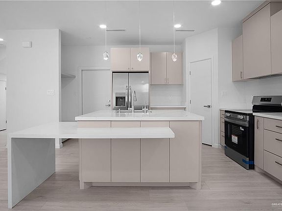 2nd image of 2711 Harmony St