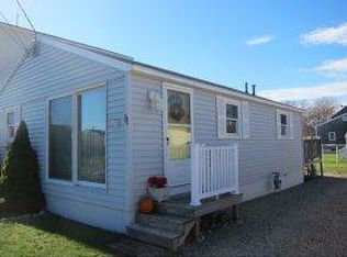 11 Pearl St, Hampton, NH 03842