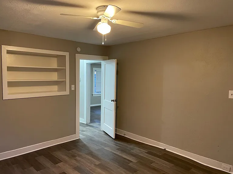 704 Williams Ave — Photo 12