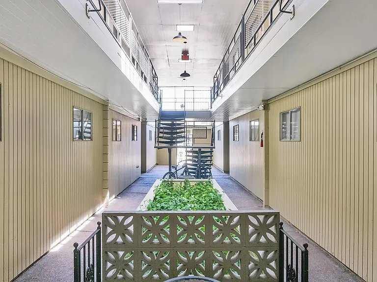 850 Martin Berhman — Photo 2