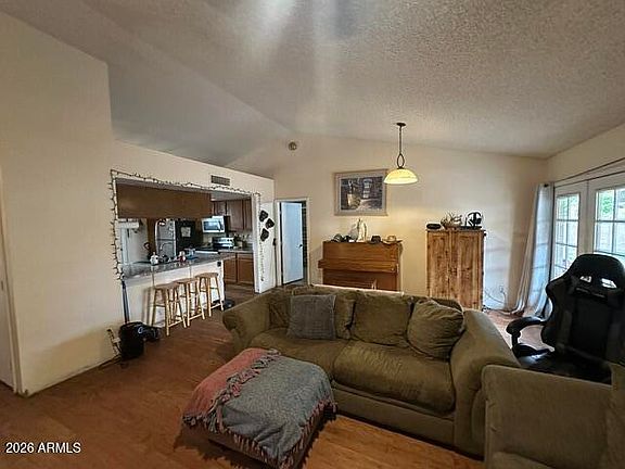 5th image of 620 W WAGNER Court