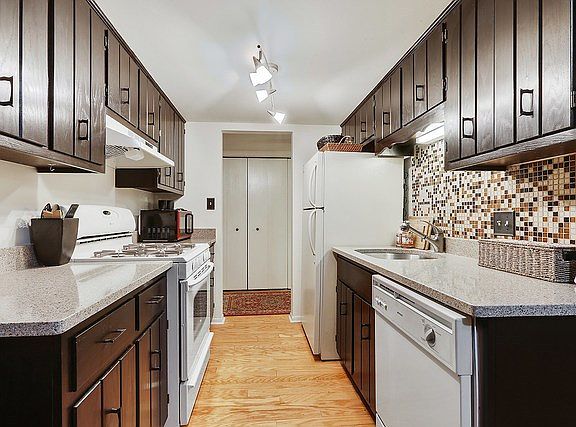 2nd image of 444 Redondo Dr APT 110
